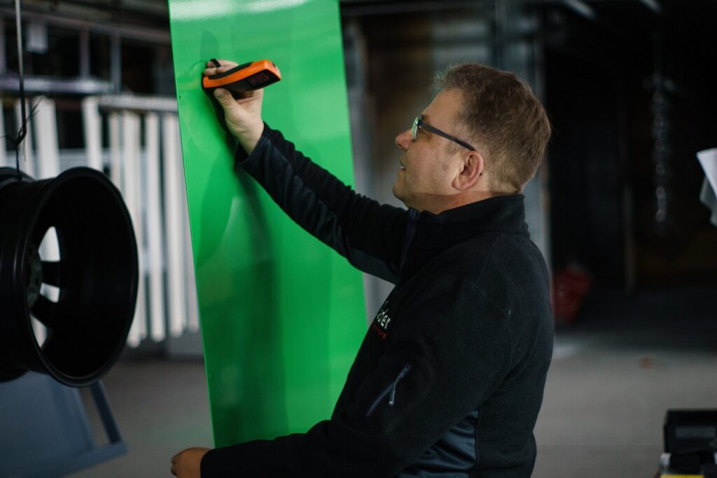 在宅勤務におけるQAの年収相場はどのくらい？